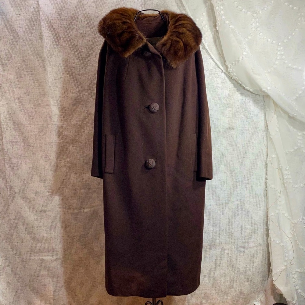Vintage Bullockâs Los Angeles brown button front trench coat with fur neck